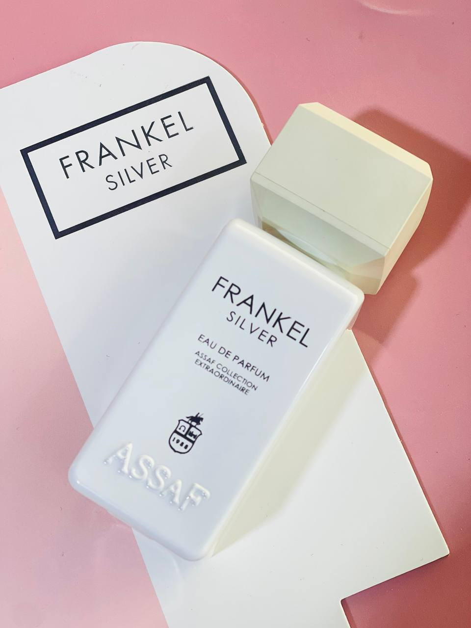 عطور عساف.. الفخامة اللي ترافقك وين ما تروح! ✨
جبتلكم مجموعة الـ "ميني" من عساف (ASSAF).. العطور اللي ريحتها تثبت بالهدوم وبالبال! الحجم مثالي للجنطة والريحة خيال:

Frankel Aventus (فرانكل أفينتوس): عطر رجالي بتركيبة تجمع بين نفحات الليمون والبرغموت المنعشة مع قاعدة من المسك والأخشاب. يوصف بأنه عطر صيفي يدوم طويلاً.

Pink Lady (بينك ليدي): عطر نسائي زهري وناعم مستوحى من التناقضات ليكشف عن أحاسيس عطرية مبتكرة، مع نفحات من زهر البرتقال والبرغموت والباتشولي والفانيليا.

Miss Sakura (مس ساكورا): عطر نسائي فاخر يجسد لحظة تفتح أزهار الكرز اليابانية، يجمع بين أزهار الكرز والياسمين والمسك الأبيض.

Noble (نوبل): عطر نسائي مصمم للمرأة الجريئة التي تحب أن تكون محط الأنظار، بعبير يمزج بين روائح مختلفة تعكس الأناقة.

Crown Spirit (كراون سبيريت): عطر 
للشخصية المبدعة، يجمع في تركيبته بين الكشمش الأسود والبرغموت والورد والياسمين وقاعدة من العنبر والمسك وخشب الأرز. 

 عطر فرانكل سيلفر (Frankel Silver) . 
يحتوي على السوسن، الليمون، الأناناس، التفاح، الخوخ الأحمر، والعنب الأسود. 
القاعدة دافئة من العنبر والفانيليا والمسك وأخشاب الأرز.

دللي نفسج بلمسة فخامة من عطور عساف (ASSAF).. المجموعة اللي تدوّخ من أول رشة! ✨

سعر القطعة 6,000


**إذا كنت صاحب هذا الإعلان وتريد حذفه لأي سبب، رجاءا أرسل رسالة إلى الدعم الفني**