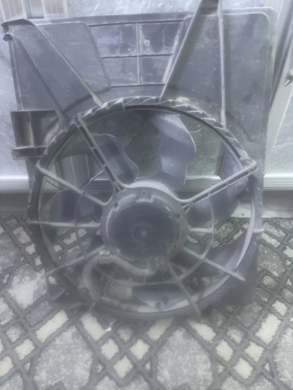 مروحة راديتر مع عقل مروحة راديتر تفصيخ اصلي مستعملة للبيع لسيارة سوناتا السعر 100 الف الاتصال على الرقم ***********
