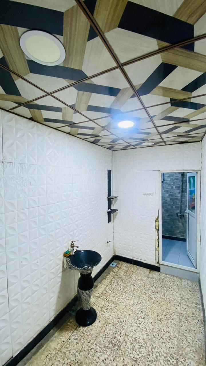 شقه للايجار طابق اول في دور الضباط مقابيل مدارس جنات تتكون من غرفتين وصاله ومطبخ وحمام سعر 450قفل غير قابل للتفاوض ***********
