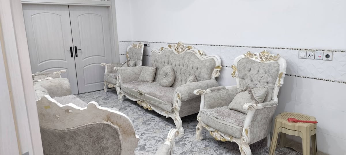 قنفه ملكي كلش كلش حلو 😍
مراسه عله واساب أو خاص 
 رقم موبايل *********** هردي عادل
