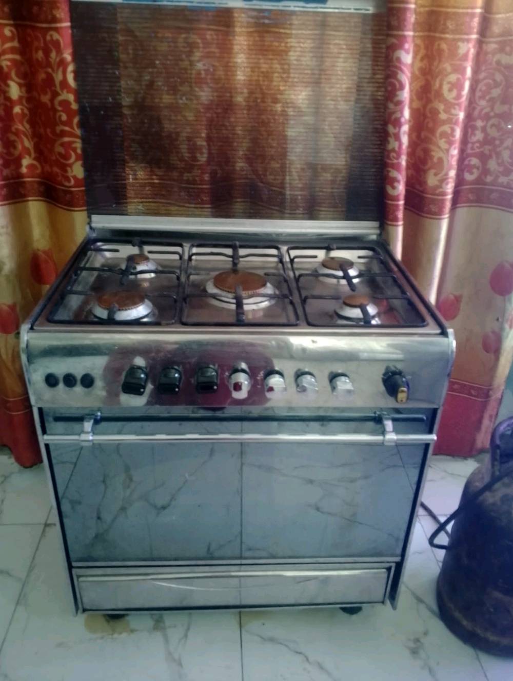ثلاجه هيتاشي  22قدم شغاله عفحص تجميد فول لسعر 220 طباخ مصري  نضيف  شغاله عفحص  لسعر200 بغداد مدينه الصدر يوجد توصيل ***********