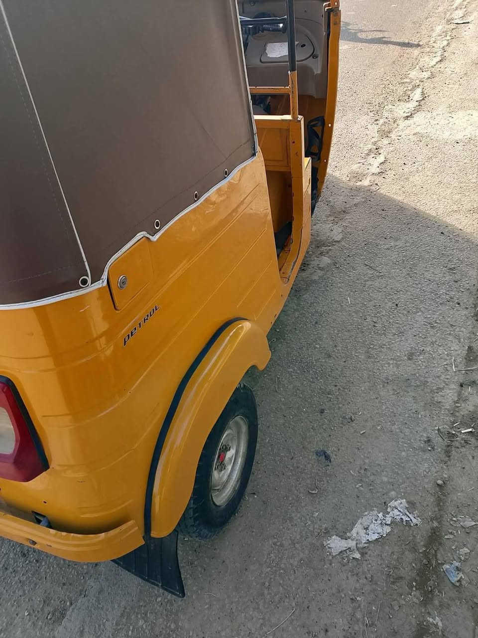 سلام عليكم تكتك للبيع مكفوله مكاني جسر الطبر مرقم
‏‪0781 164 2194‬‏
