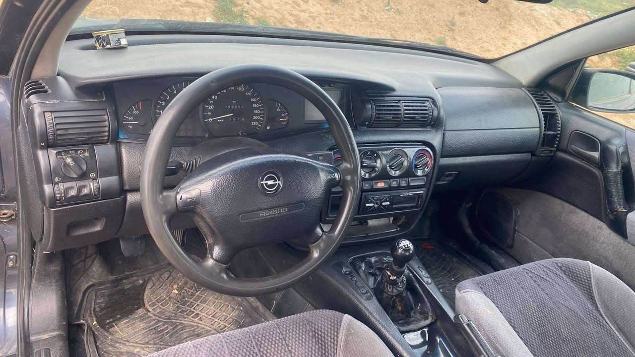 سلام عليكم اوميكا بزون 97 سيارة جاهزه تبريد تتفئه  عل بلاد شرط التحول رقم مميز مكان كركوك *********** سعر 44ورقه
