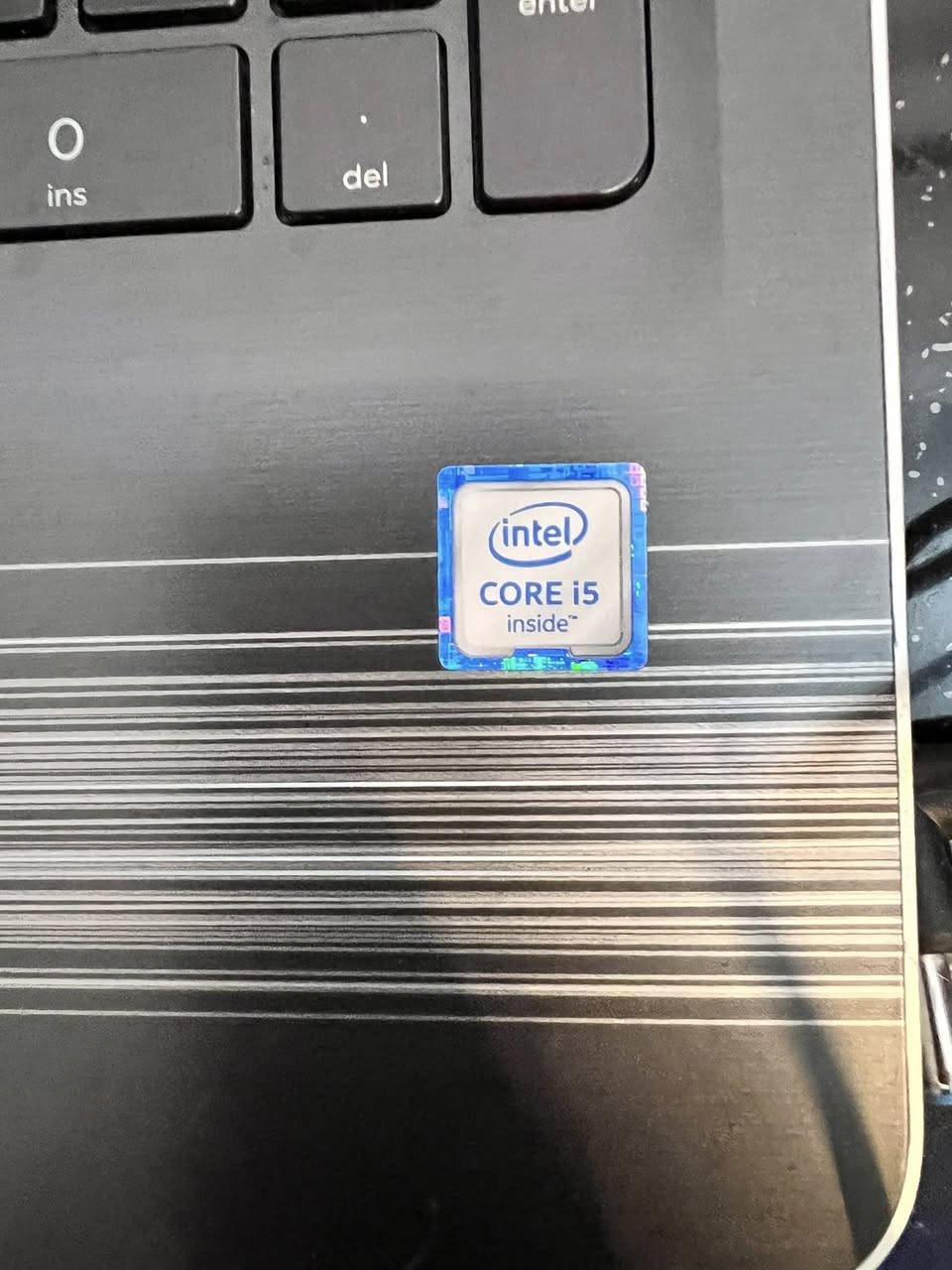 السلام عليكم لابتوب hp للبيع مستعمل نظيف 
النظام وندوز 10
الهارد 932
الرام 8 
كوري i5
بقيه المواصفات مرفقه مع صور 
سعرها 300 وبيها مجال بسيط عنوان بغداد للاستفسار ***********
