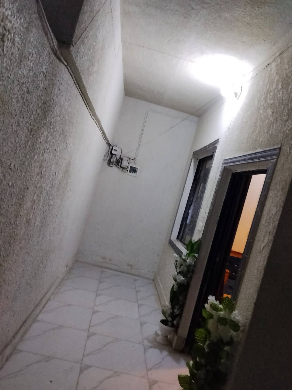 سلام عليكم بيت بحي اعلام مساحته 310 جهاز اثاث جديد قبل شهر مخليه جهاز من كلشي بيت بنيان جديد زراعي سهم مداور ثاني يوم سعر 130 وبيه مجال قليل *********** مراسله عل واتساب
