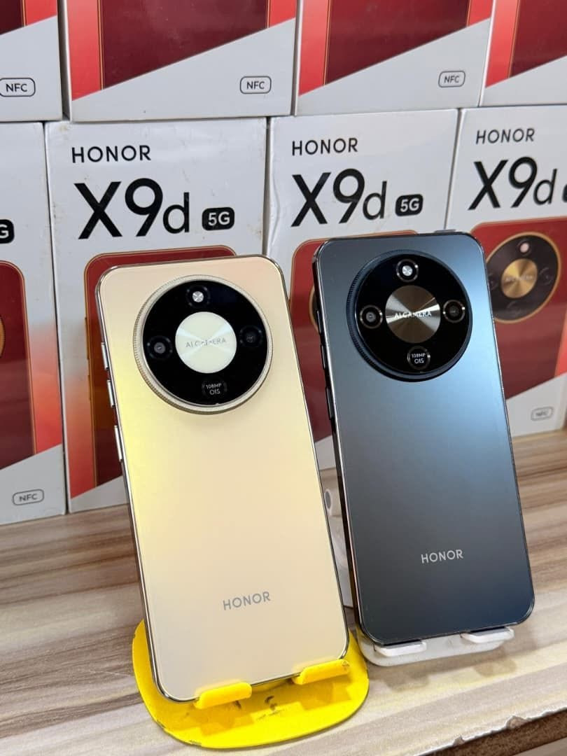 للبيع *🔥 HONOR X9D 5G شبيه 🔥*  
*شكل فخم.. سعر خفيف: 370 ألف بس 💸*

📱 شبيه الأصلي - تصميم فاخر زي الفئة العليا  
⚡ شاشة كبيرة + 256GB / 12GB رام - غير حقيقية  
✅ مناسب واتساب، فيسبوك، يوتيوب، استخدام يومي  
📦 جديد مقفول

*📍 توصيل:* بورتسودان | عطبرة | أم درمان | كسلا | مدني | ربك كوستي  
*📞 للحجز:* خاص  
*الكمية محدودة 🔥*


**إذا كنت صاحب هذا الإعلان وتريد حذفه لأي سبب، رجاءا أرسل رسالة إلى الدعم الفني**