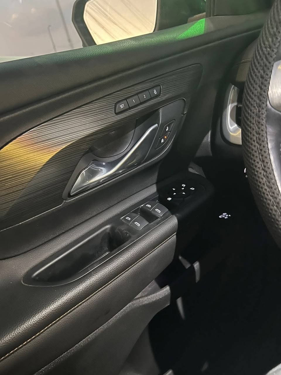 سيارة GMC تيران 2021امريكي
السيارة فول مواصفات عدا السلايد 
اربع بيبان بصمة +كشنات جلد
كشنات كهرباء +ذاكرة
تدفئة وتبريد كشنات +كير بصمة
مانع انزلاق+رادارات +شاشة كبيرة
تحكمات ستيرن +بصمة
لايت زنون +إشارة مرايات
اربع قطع صبغ 

فئة SLT

رايد مراوس بدورنكو او جيب 2014 او 2015

للاستفسار هذا رقمي ***********
