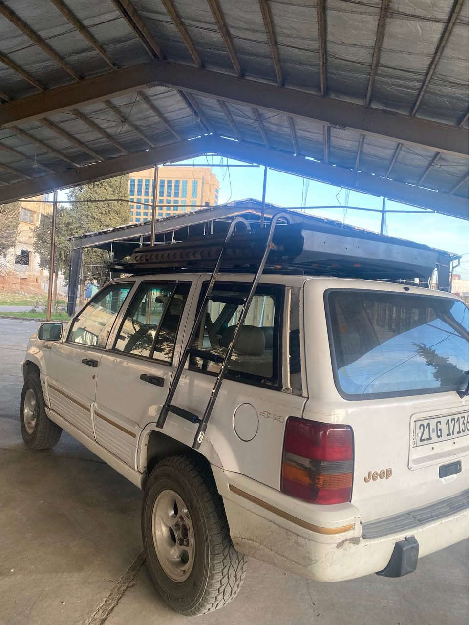 جیب گراند چیروکی مودێل ١٩٩٤ 
رەقەم سلێمانی سەنەوی و پلێتی تازەیە تا ٢٠٣٠
گێرومەکینە بلادی بەشرت کارەبای بەشەرت
دووپارچەی بۆیاخە بێناوگرتن  ٤تایەی جەبەلی تازەی لەسەرە 
تەحویلو غرامه بەشەرت 
شوێن سلێمانی 
***********
*********** السليمانية, العراق
