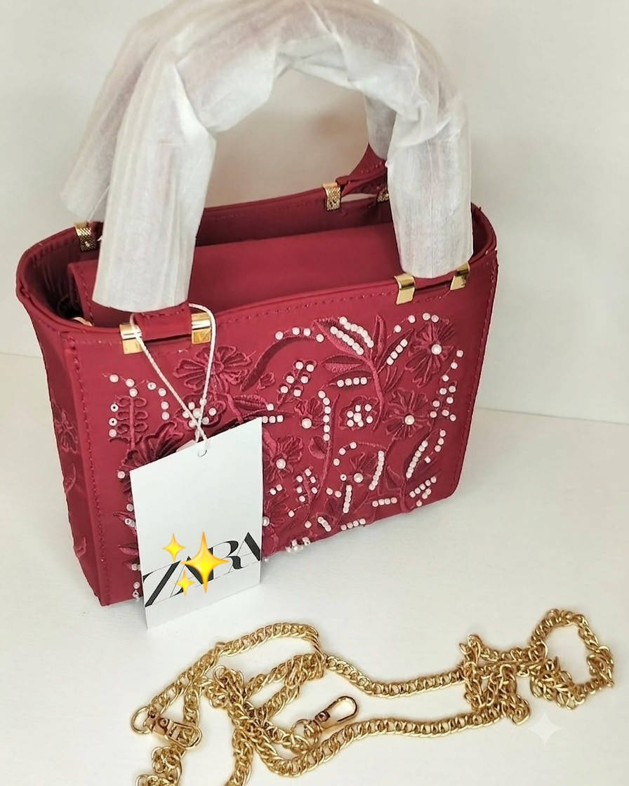 جرأة وفخامة بإطلالة واحدة.😍🎀


**إذا كنت صاحب هذا الإعلان وتريد حذفه لأي سبب، رجاءا أرسل رسالة إلى الدعم الفني**