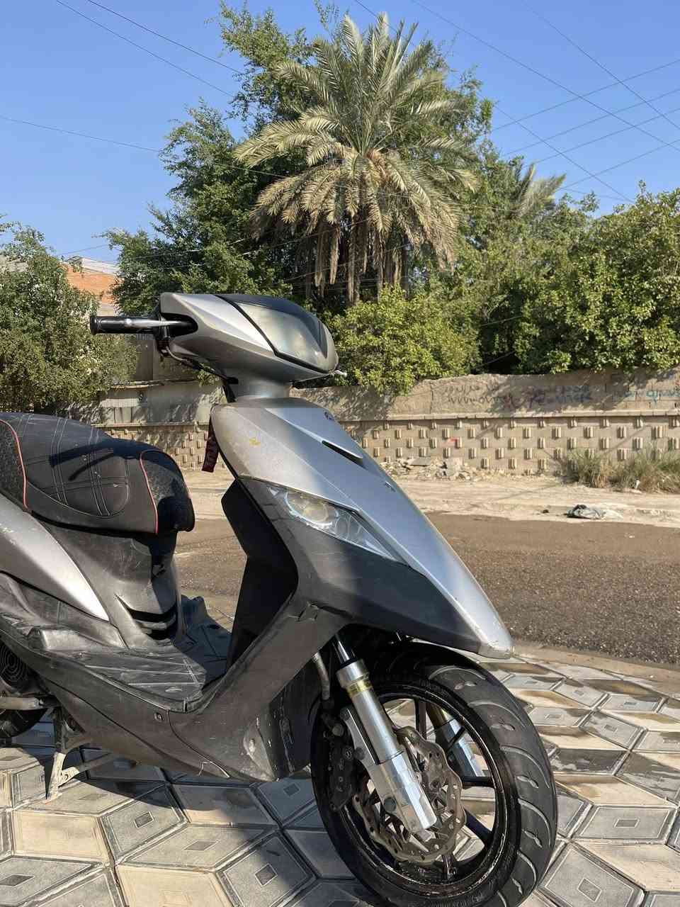 ماكس ثعلب للبيع دراجه مال رنبه !!

الدراجه مكفوله ومابيه كل نقص 

مكينته نظيفه واطيك بيه ضمان لاتبخر 

ولاتنضح وكله وكاله ومداريه دهن امزويل 

بانزين محسن كابريتره خير من الله 

بيه كلجات ووياله 12 مال ثعلب 

وصدر وفج وفلنجه وكشن رياضي 

الدراجه اجتي من الخارج هيج 

مكاني بغداد حي العدل 

***********
