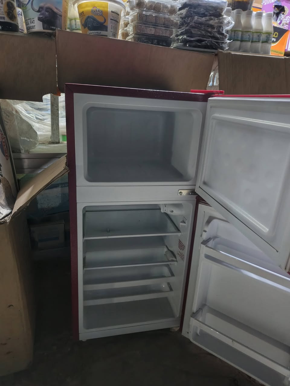 السلام عليكم ثلاجة الحجم الصغيرر للبيع كلش نظييفه ااخت الجديدة الاتصال على االررقم ***********
