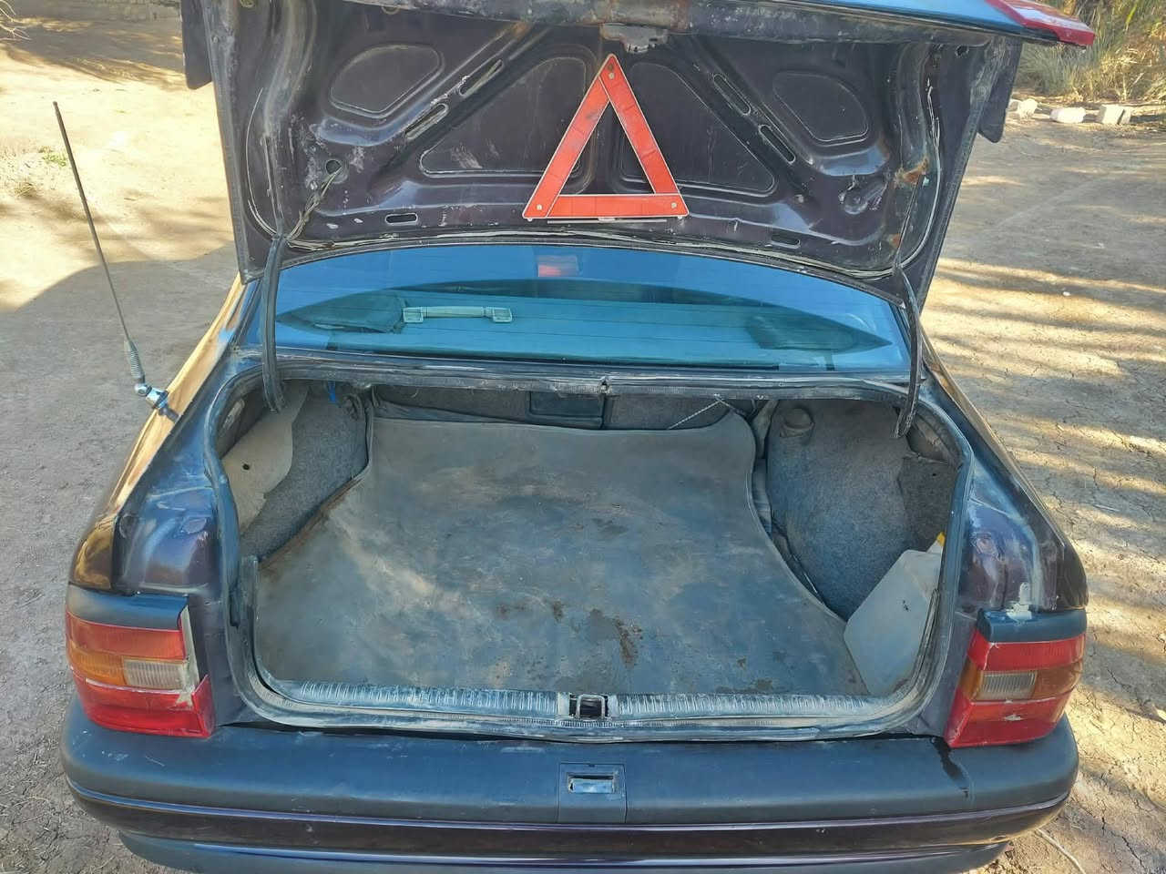 السلام عليكم
اوبل فكترى موديل ٩٥

محرك ١٨ 

رقم بغداد انكليزي ابأسمي

محرك كير تخم تاير جديد
السعر ٣٨ وبيهه مجال
***********
المكان بغداد المحمودية
