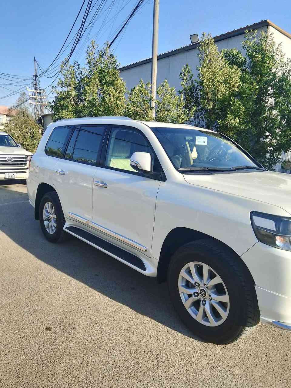 سلام عليكم لاندكروز 17 شركة ساز
وايت ديشن مكفوله كفاله عامه حته من الشخط 
بسمي تحويل مباشر السياره جديده 
ماشيه 95حقيقي السعر اتصل 
مكاني بغداد حي الجهاد 

***********
