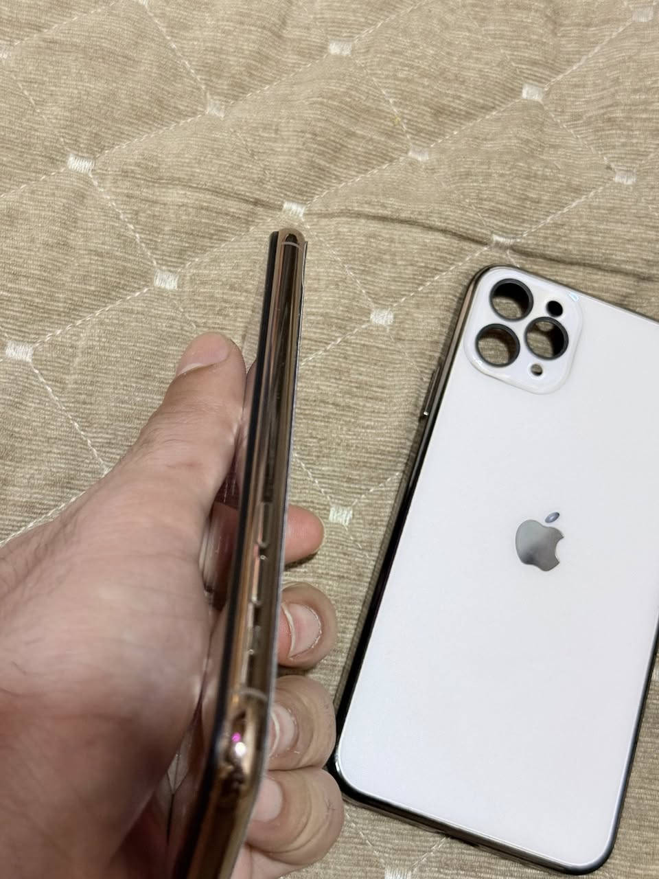 ايفون 11 برو ماكس
ذاكرة 256
البطارية 100 توني استبدلتها وشحنه ممتاز جدا
الظهر مفطر ومغلفه 
الجهاز مكفول من كلشي 
السعر 290 وبي مجال قليل 
مكاني الناصرية مركز


**إذا كنت صاحب هذا الإعلان وتريد حذفه لأي سبب، رجاءا أرسل رسالة إلى الدعم الفني**