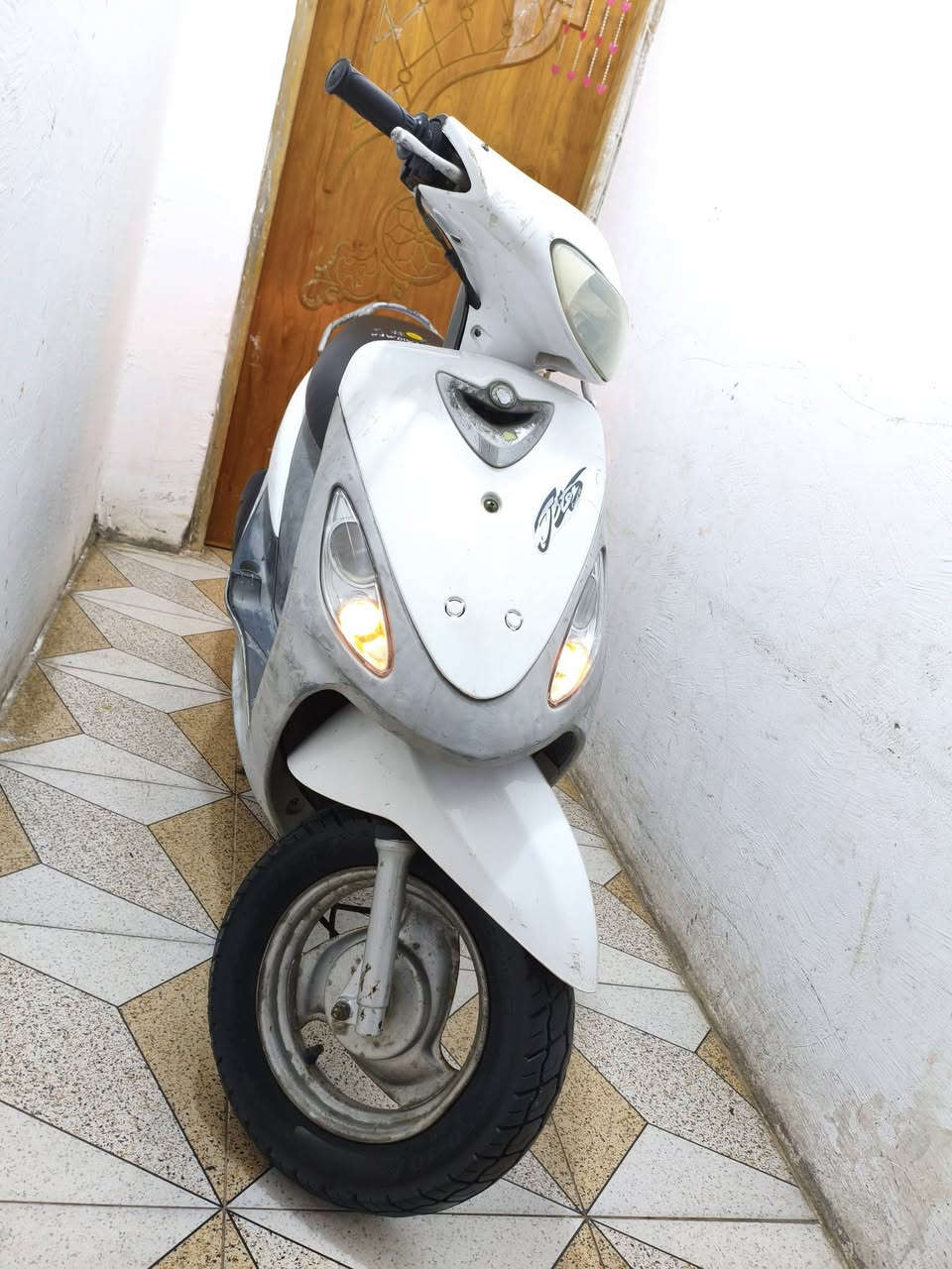 ماكس جديده كلهة شغاله سلف هندر اشاير سكنات ما مفتوحه مشي نهضه خير من الله بوشه 49  ابلاديه لايت عالي وناصي دبلات امامي وخلفي ابريكات اماميه وخلفيه جاهزه اخت الرمبه نعومه كلش حلوه كفرات اصليه حواضن ثلجيه اصليه ما بيها اي نقص مكان حيانية شارع السيد سعر 650 رقم ***********
