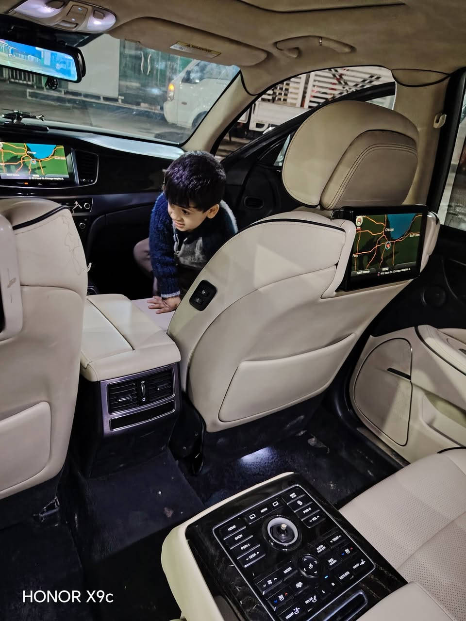 مراوس جنسيس جي ٩٠ حصرا أبيض وفرق موجود 👍
للاستفسار *********** السعر ١٥٥ فول السياره ترايها زيرو مناقصه برغي المكان بابل
