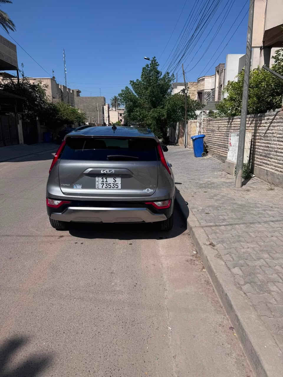 كيا نيرو هايبرد SX  2025 –  اعلى فئة فول للأخير نظافة عالية جداً بحالة الوكالة
‏هايبرد اقتصادية جداً
‏تفويلة تكطع تقريباً 850 كم
‏ماشة 510  ميل فقط يعني زيرو
‏اللون: سيلفر
‏الحالة: حادث خفيف جداً بدون ايرباك بدون شواصي بدون دواخل 
‏(صور الحادث من أمريكا موجودة)
تبديل باب خلفي يمين نفس اللون بدون تكم بدون دواخل‏
‏اهم المواصفات:
سلايد روف ( فتحة سقف )
‏دخول ذكي + ترحيب
‏وضعيات قيادة: Eco / Sport
‏بصمة أبواب + تشغيل عن بعد
‏بطارية ليثيوم 
‏هندبريك كهربائي بصمة
‏إشارات بالمرايا
‏شاشة كبيرة + كاميرا خلفية دوارة
‏ستيرن متحرك + شفتات
‏تحكم ستيرن جهتين
‏تبريد منفصل + تحكم من الشاشة + نظام تنقية هواء
‏كراسي تدفئة وتبريد + كرسي كهرباء
‏Auto Hold
‏رادار أمامي/جانبي/خلفي
‏مانع تصادم + محدد مسار + تصحيح مسار
‏مثبت سرعة + مانع انزلاق
‏كشنات جلد ومخمل
‏مرايا رادار + نقطة عمياء
‏شحن وايرلس + شحن داخل الكشنات
‏شاشة أعطال + عداد ديجيتال
‏إنارة أمامية وخلفية LED + كشافات
‏إنارة تلقائية Auto
‏نظام صوت Harmon Kardon
‏أوامر صوتية + GPS + نافيجيشن
‏حساس إنارة – مطر – إنفاق – ضغط هواء الإطارات
‏تبريد قطعتين + قيادة ذاتية بالطريق
‏كندشن مركزي + USB + Type-C + حاملات أكواب
‏إنارة داخلية متغيرة بالدشبول + موسيقى ترحيبية 
‏أوتو لايت نهاري وليلي
مرايا كهربائية شفط
كشن سائق خزن

رقم التواصل: ***********
📍مكاني بغداد الاعظمية
