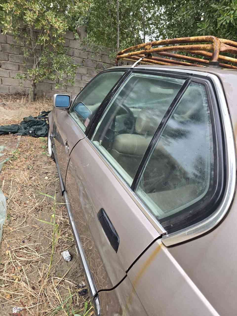 السلام عليكم البيع بي ام موديل 92 رقم بغداد الماني جديد بيه بس محرك ويرادله تايرات 
***********
