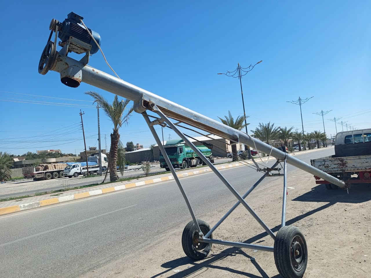 سلام عليكم للبيع برينه تحميل حنطه جاهزه ماطور جديد وماعايزه شي بس تشغل السعر 17وبيه مجال  العلم مجاور حي الصناعه  الاستفسار الاتصال ‏‪***********‬‏. ‏‪***********‬‏
