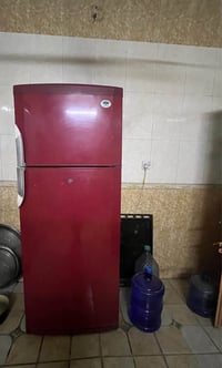 ثلاجه كبيره الحجم نضيفه جدا تجميد فول فوك وجوه وعلى الفحص سعرها 250 وب...