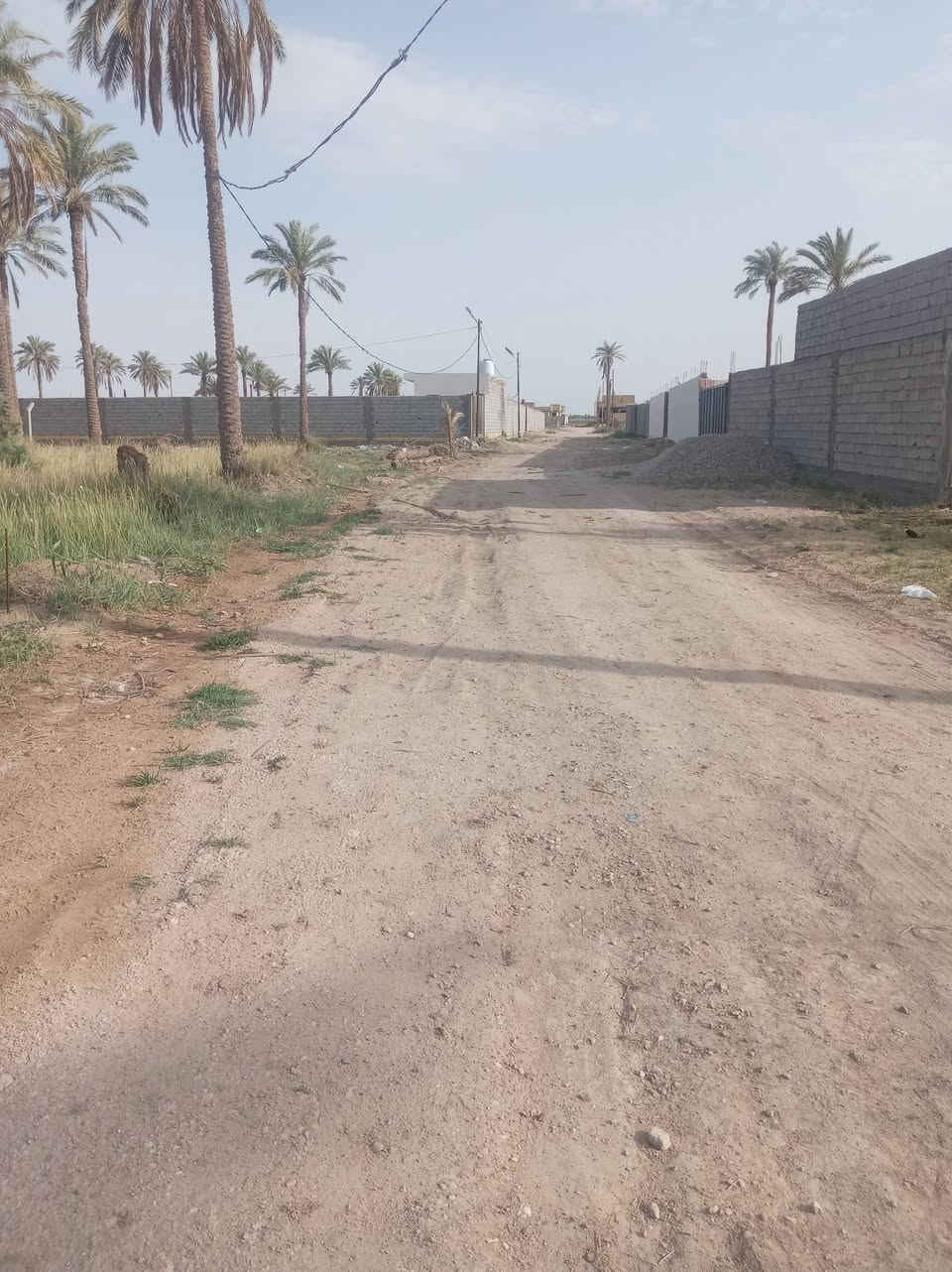 السلام عليكم بستان للبيع طابو اسهم ٥٠٠ متر على شارعين قطعه حلوء ثاني قطعه علئ شارع العام التبليط ماء كهرباء وبوري ماي باب البستان *********** على طريق السفينه السياحي الثاني
