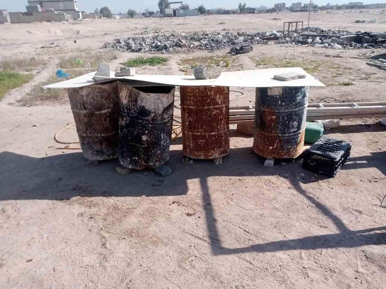 سلام عليكم براميل دبل بلاستك كلش حلوات جددمستخدمهن شهر بس للبورك درابات العدد2 ابو3متر الااصليات ولوحه ام 4مترخشب ثقيل نوعيه زينه براميل حديد بطانه مزفته وظاف العدد4  خزان مال ماي مصوص دبل للبيع مكان نجف حي الندا كلمن وسعره
