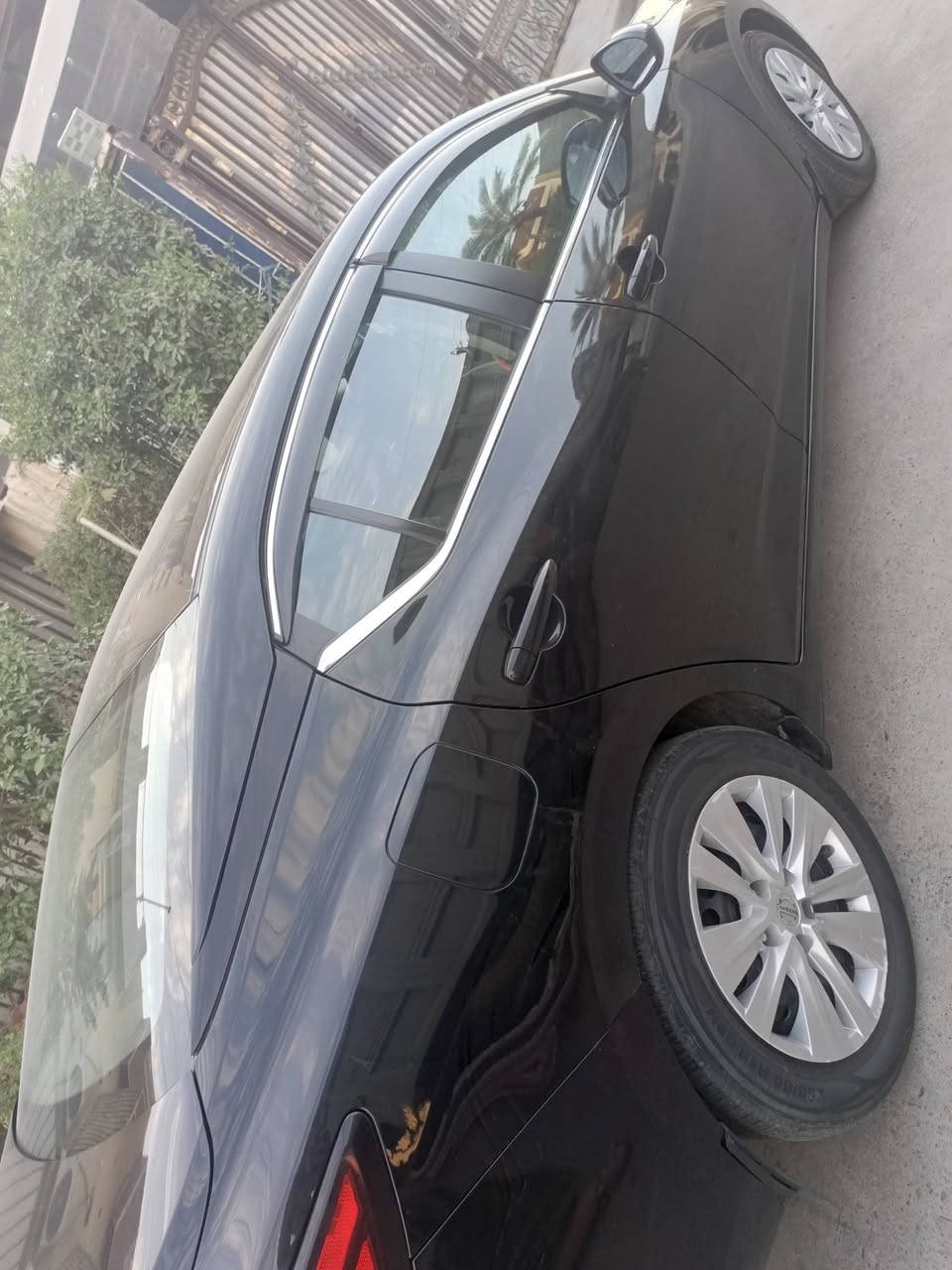 نيسان سنترا 2023 وارد امريكي  المواصفات معروفه s  مكينه 2000صور الحادث موجوده ويه الصور سياره جديده مبدل بنيد فقط ،، وحلوه ،،،بيع 128. مراوس شعندك راسلني ***********
