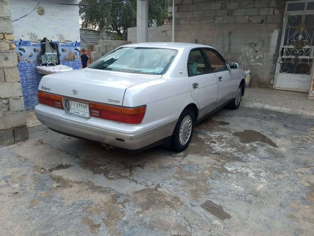 السلام عليكم اخوان سيارة بطة للبيع موديل 1993 رقم ديالى بسمي مشروع وطني لون ابيض لؤلؤي جام خضراوي طبي منفصل داخل رصاصي مكفولة من كص ونقل جثة وضربة قوية تخم تاير جديد كهربائيات شغالة مكينة 3000 جديدة وكير جديد سبير ما نازل مكاني بغداد المعامل حدادية 80/100.  السعر 60 وبيهة مجال   لاتصال ابو منتظر ***********.   منتضر ***********
