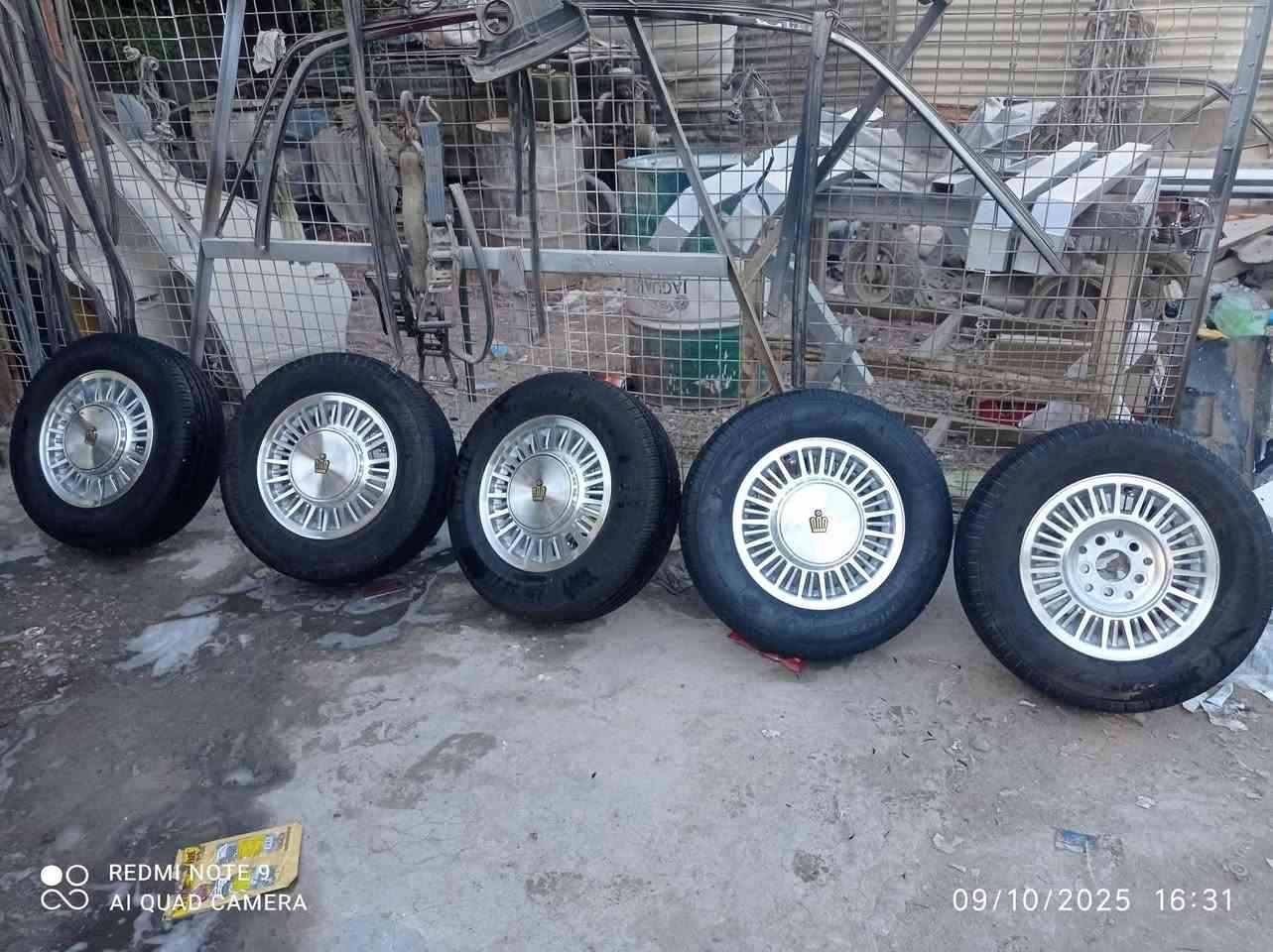 تخم ويل وتايرات ١٤. ٧٠.١٩٥ نضاف مكان النجف سعره ٢٥٠ بيه مجال للستفسار ***********
