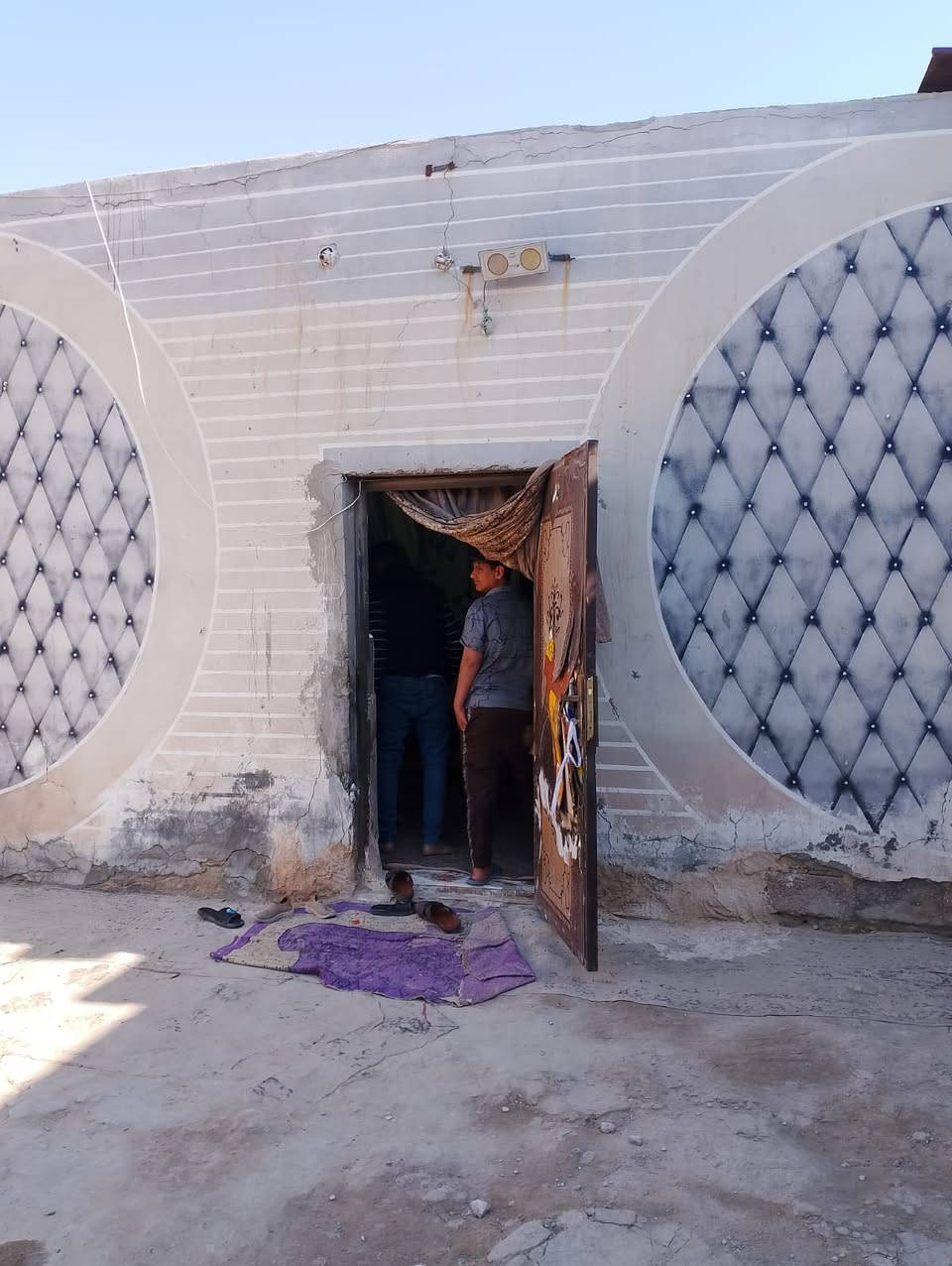 اللهم صلي على محمد وآل محمد 
دار 🏠 زراعي للبيع مساحه ١٦٠ متر 
مكانه شارع المطار الجديد فرع اسواق فدك 
سعره جداً مناسب ١٧ وبي مجال الاتصال ع الرقم *********** بي واتساب
