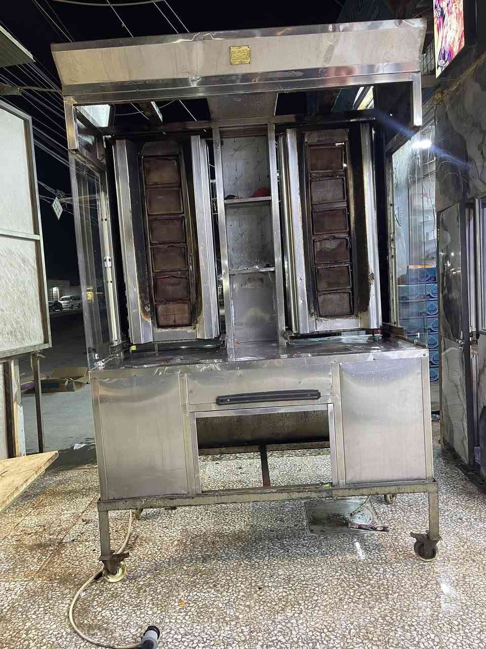 سلام عليكم متوفره غراض مطعم للبيع ***********
