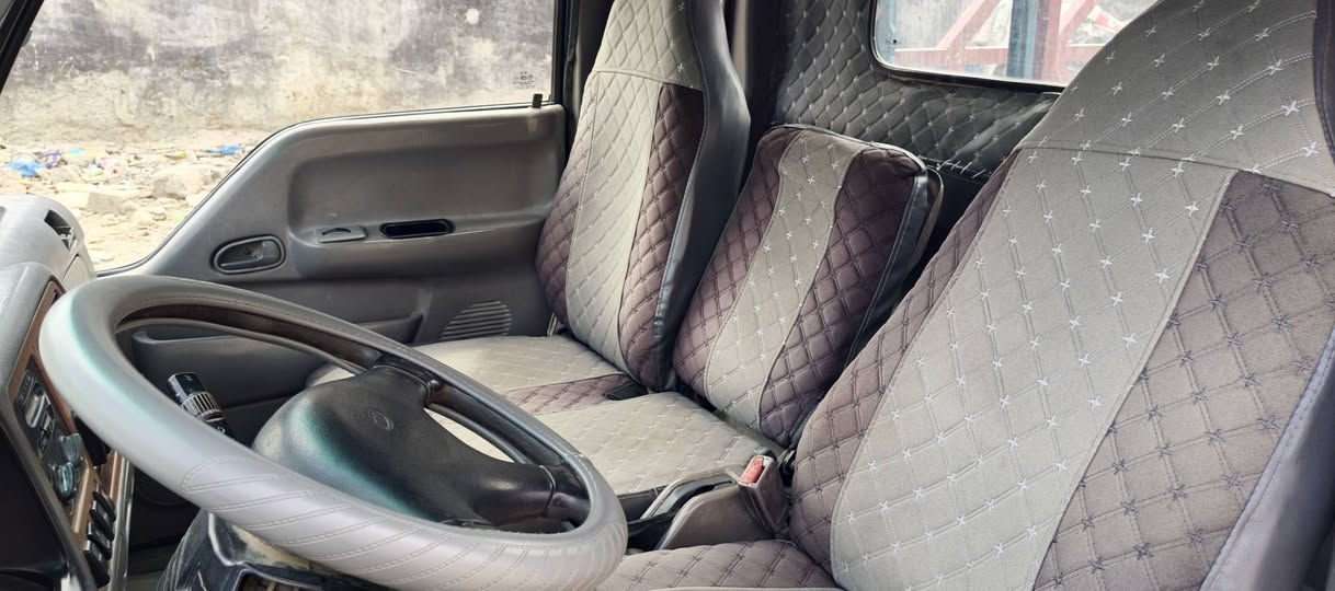 السلام عليكم كية فونتيرا للبيع موديل 2000 قلاب رقم صلاح الدين مكانها كركوك سنوية مشروع وطني لحد 2028 كير شرط محرك بي بخار الشاصي مفطور ومصلح تايرات جديد مابيهة ضربة ولا صبغ والباقي كدام العين سعرها 65 وبيهة مجال ***********
