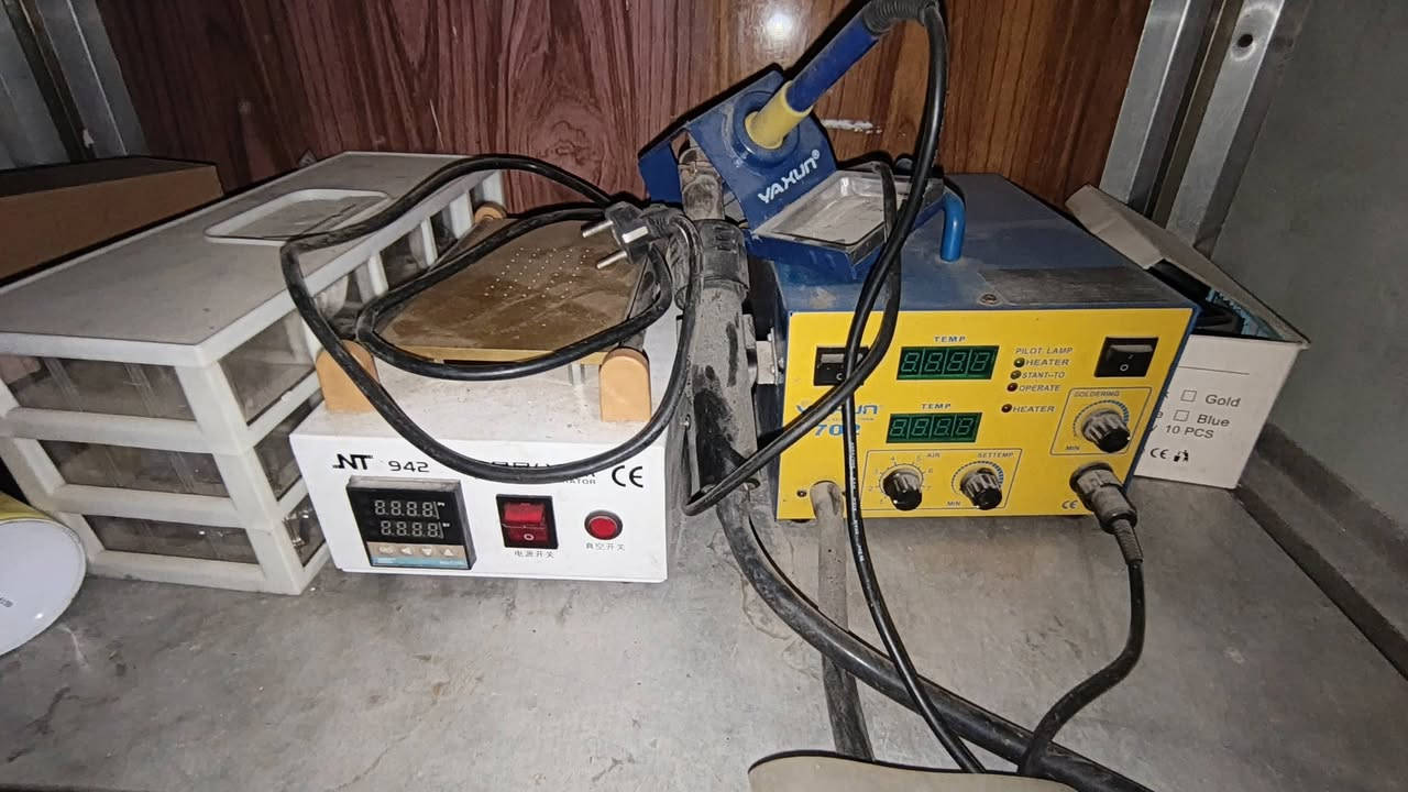 تصفية محل موبايلات للبيع كامل الملحقات غراض صيانه +ميوزه +بوردات خشب +بنصف السعر عنوان موصل جديده 
*********** وتساب
