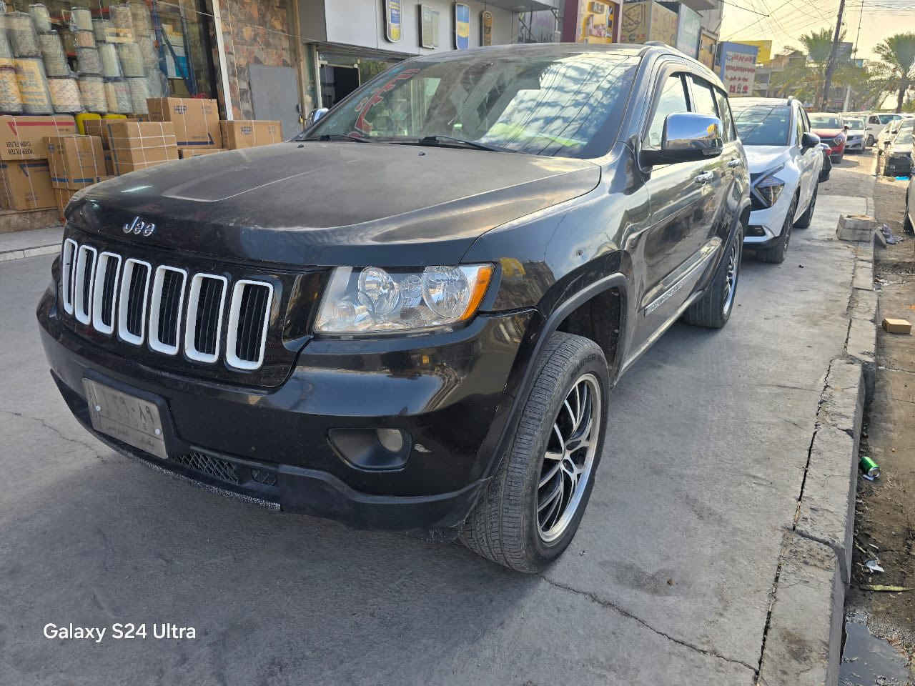 السلام عليكم 

جيب اوفرلاند محورهه دبلات 

سياره موديل 2012  
السياره حادثه باب وجاملغ ولكن بلعراق هنا حادثه صار جاملغ امامي لجهه لثانيه 
السياره فول مواصفات بانوراما تحكمات تدفئة تبريد امامي وخلفي فقط تدفئة حساس مري كهربائي 
تدفئة ستيرن 
لسياره يرادلهه ترتيبات صدر غرفة ترتيب وليس تبديل 
مكينتهه ٨سلندر
سياره جاهزه من ناحيه مكينه وكير 
يرادلهه فقط تنظيف وترتيبات لسياره مهمله 

لسياره باسمي تحويل ثاني يوم 
 
لسعر ١٣٠ وبيهه مجال للشراي فقط. 

لسياره كامله مشدودلهه رقم جديد وهزه جديده ميحتاج لاهزه ولا معامله رقم لجديد ..

***********
