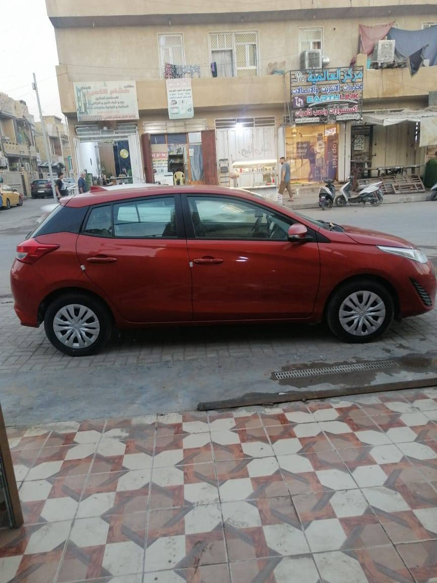 للبيع تيوتا يارس موديل ٢٠١٩ لون مشمشي جديدة بمعنى الكلمة ماشية ٦ ألف كيلو مضمومة وصيانة بالشركة مبدل دهن ٦ مرات ومكتوب بالكتيب الصيانه للسيارة كشر نظيف مكفوله محرك وكير وكشر بدون صبغ ولا تبديل ولا بارد محرك ١٥٠٠ تخم تاير جديد مال الشركة ياباني والسبير مانازل والكتابة عليه مامستعمل، شاشة وكامرة خلفيه وكامرة امامية عمل  لتسجيل الحوادث والطريق حساسات أمامي وخلفي مري نطوي وتفتح بدكمة الجام كهرباء وجامة السايق اوتوماتك مساحات أمامي خلفي لأنها تعتبر عالية سيارة نظيفة وماكو اختها والي يدور نظيف واخت الزيرو لا فوتها. ***********
 بغداد السريدات
