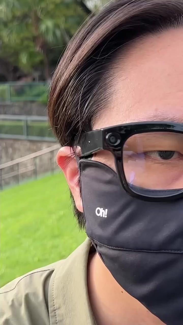 نظارات ذكية بكاميرا مدمجة HK01 Glassالاستخداماتتصوير الفيديو والصور بشكل خفي أثناء التنقلتسجيل اللحظات اليومية من منظور العين (POV)الاستخدام في العمل الميداني، التوثيق، أو الحماية الشخصيةمناسبة للرحلات، القيادة، والمراقبة الخفيفةيمكن استخدامها كنظارة عادية مع وظيفة تصويرالمميزاتكاميرا مدمجة داخل إطار النظارة بتصميم غير ملفتتحكم باللمس Smart Touch مدمج في ذراع النظارةتسجيل فيديو وصور بضغطة واحدةميكروفون مدمج لتسجيل الصوتشحن عبر كابل USB مغناطيسيبطارية مدمجة قابلة لإعادة الشحنتصميم أنيق وخفيف الوزن، مريح عند الارتداءتأتي بعدسات إضافيةتعمل بدون الحاجة لتطبيقات معقدةمناسبة للاستخدام اليوميالمواصفات التقنية:نوع الشحن: USB مغناطيسيالتحكم: لمس ذكينوع المنتج: Smart Glasses مع كاميراالموديل: HK01 Glassمحتويات الصندوقنظارة ذكية بكاميرا مدمجةعلبة حماية للنظارةعدسات إضافيةكابل شحن USB مغناطيسيقطعة تنظيف للعدساتدليل الاستخدامغلاف:الطول: 18 سم  العرض: 14 سم  الارتفاع: 6 سمالملاحظاتلا يُنصح باستخدامها في الأماكن التي تمنع التصويريجب شحن النظارة بالكامل قبل أول استخدامجودة التصوير مناسبة للاستخدام اليومي وليست احترافيةيرجى قراءة دليل الاستخدام قبل التشغيلقد تختلف مدة التشغيل حسب الاستخدامملاحظة: لا يمكن توصيل المنتج الى داخل الحدود الادارية لحدود كردستان


**إذا كنت صاحب هذا الإعلان وتريد حذفه لأي سبب، رجاءا أرسل رسالة إلى الدعم الفني**