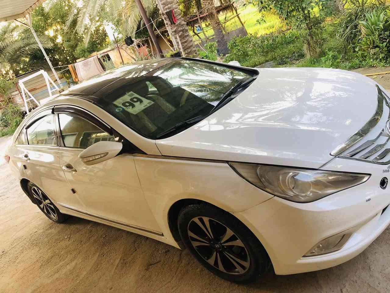 سوناتا ٢٠١١ خليجي Vip
سقف بنوراما 
بصمة تشغيل + ابواب + جنطة
كشنات جلد + كهرباء + خزن ميموري
حساسات
تبريد قطعتين
مكينة ٢٤٠٠ دوش المرغوب
نظام ABS + نظام ايكو
بيها قطع صبغ بدون دواخل 
سعر ١١٠ وبيها مجال شوي
***********
