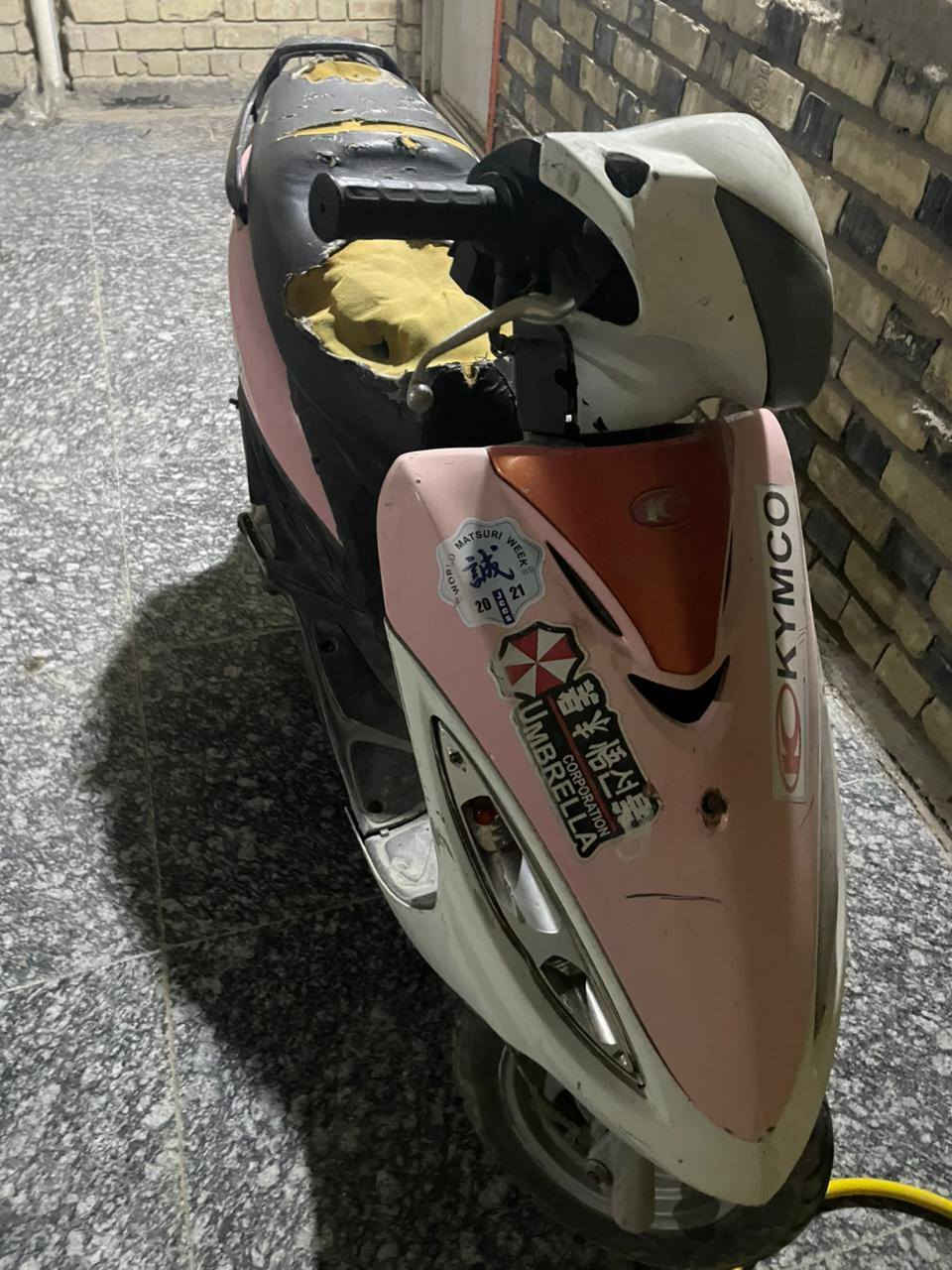 السلام عليكم كامكو جي فور للبيع 
الدراجة حلوة بس تريد ترتبب 
مكينه بخاخات مو كابرتة 
الدراجة كلش حلوة بس وصخة 
السعر 400 وبيه مجال مكاني نجف 
رقم الهاتف ***********
