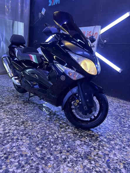 السلام عليكم 
TMAX2011
دراجه مكفوله من نضوح وتبخير وصوت ماعدا  شخوط قليله بلكفر
مكاني بغداد  حي اور الشعب 
رقمي ***********
