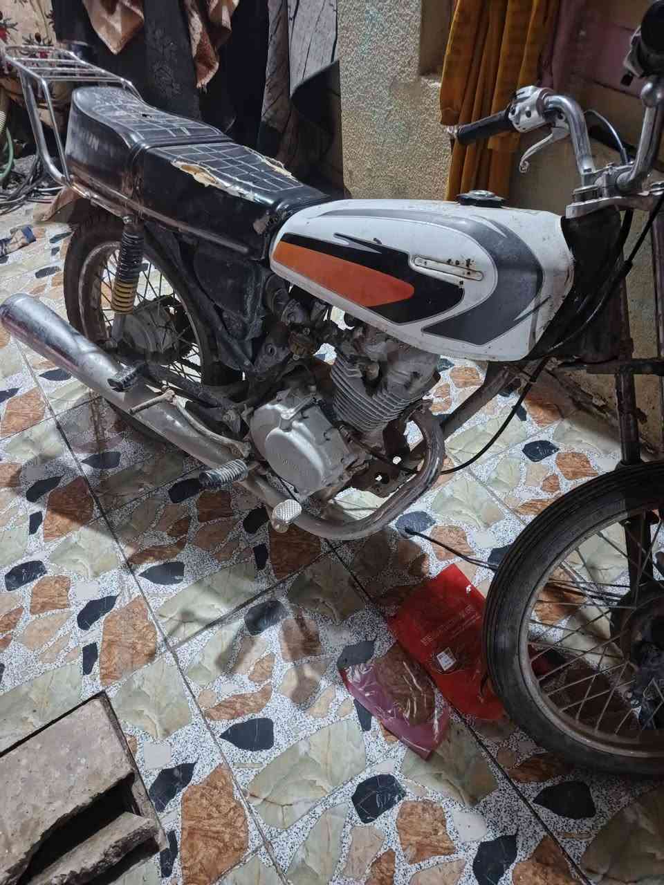 دراجه 4 كير للبيع كلك كلك هندر واحد تشتغل مكانها حلة شارع 80
السعر 125 

***********
