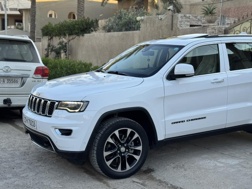 السلام عليكم 
جيب خليجي  
فول مواصفات لاريدو وكالة هارلم
موديل 2018 
فتحة سقف سلايد
تشغيل عن بعد
شفتات ستيرن
كراسي جلد لونين بيجي واسود
كراسي الامامية كهرباء
تبريد منفصل قطعتين
زراك لايت
لايتات زنون
مكينه 6 سلندر 3600 
حساس امامي خلفي
توقف ذاتي خلفي
شاشة وكامرة دوارة خلفية
اشارة بالمراية
اوتو ستوب
لد نهاري
ويل حجم 20 وتخم تاير جديد
السيارة كلش حلوة وجاهزة مابيها نقص 
مكاني بغداد 

السعر 265 ورقة مجال بسيط 

***********
