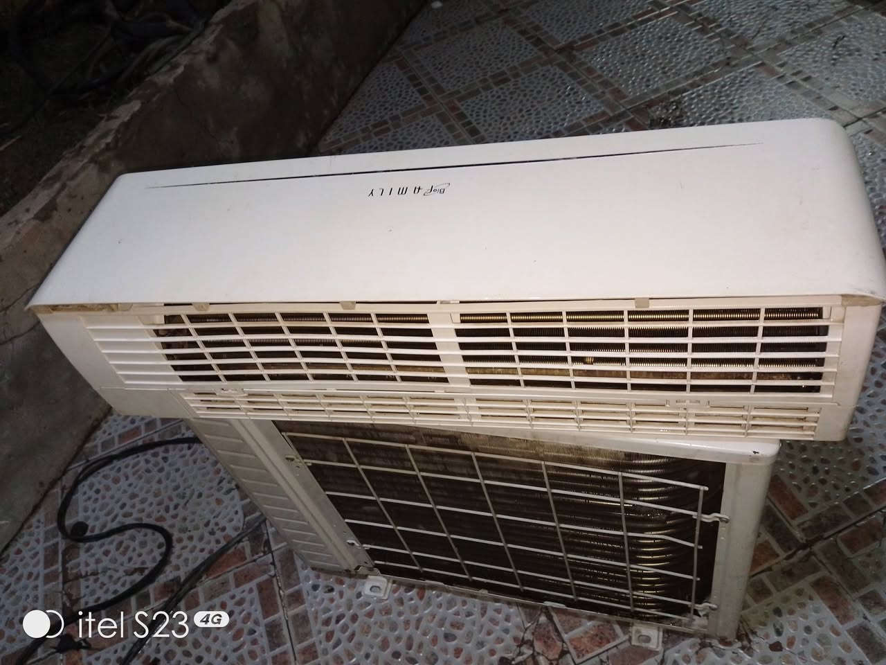 السلام عليكم عندي سبلت واحد طن للبيع شرط الشغل نوعيه فاملي
كامل مع الملحقات السعر 1500بيها مجال 
***********
***********
