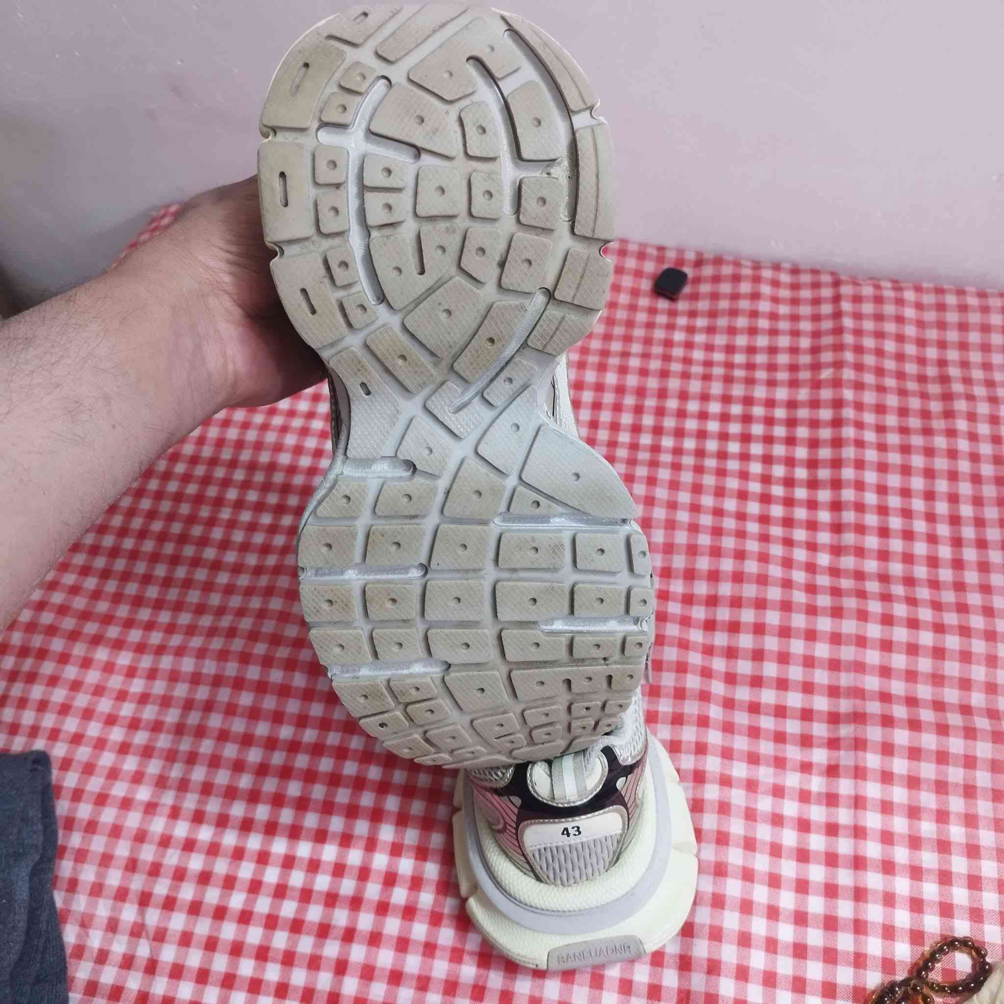 السلام عليكم اخوان
بلنسياگه قياس 43 نظافه فول
سعره 20 الف قفل
***********
