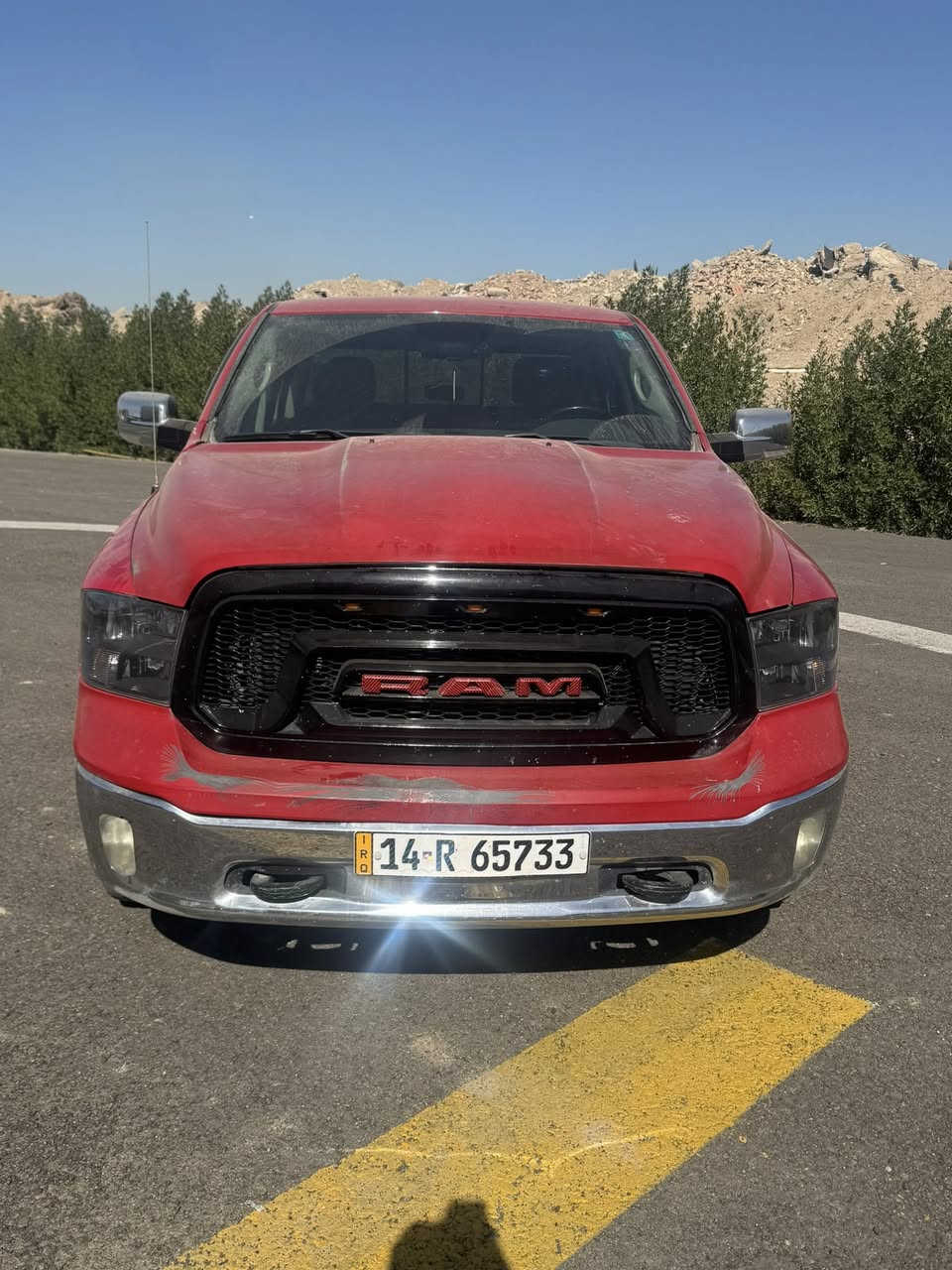 دوج رام 1500
احمر طماطي
مشروع وطني
8 سلندر 5700 هيمي گير ومحرك بحالة وصدر بحالة ممتازة  
فور ويل 
شاشة كبيرة
فرس وسطي 
سستم صوت الباين
باب طويل بدي قصير المرغوب لون مميز
حادثها بنيد وجاملغ صبغ والجاملغ الثاني بارد 
سنوية وهزة ورقم جديد لغاية 31
مكان السيارة بغداد  الكرادة تحويل في بغداد
177 وبيها مجال
***********
