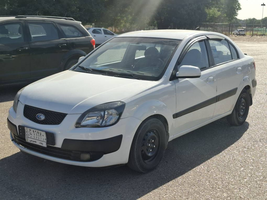 السلام عليكم للبيع كيا ريو موديل ٢٠٠٧ محرك ١٦٠٠ المرغوب تخم تاير جديد صدر امامي جديد خلفي نظيف تبريد شغال شاشه كاميرا سياره جاهزه من كلشي صبغ بيها اربع قطع حادثها جاملغ وبنيد صفحه السايق السعر ٧٢ وبيها مجال بسيط 
مكاني الدوره ابو دشير 
رقم الهاتف *********** بغداد, العراق
