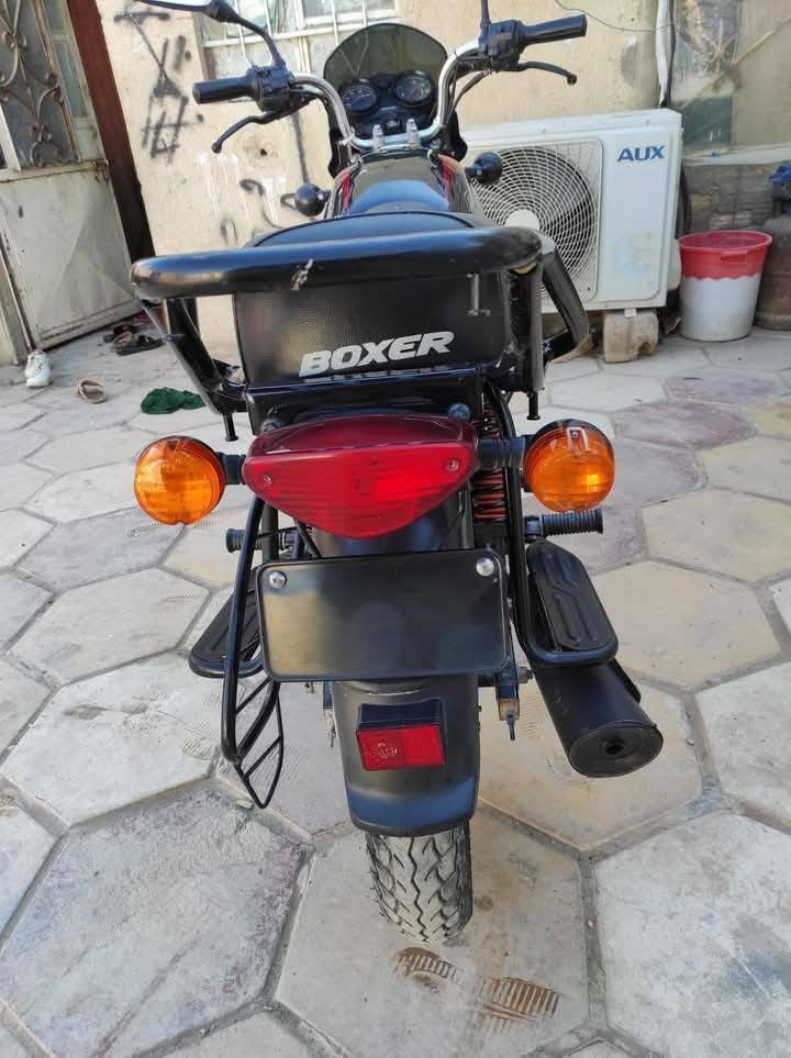 السلام عليكم بوكسر🏍️ للبيع
مديل 21دراجه نظيفه مامتعوبه من البيت للشغل محرك كارتون  تواير جدد مابيهه نقص برغي نفس الصوره اوراق اصولي مكاني شطره
رقم ***********
 متواجد علئ الفيس#
