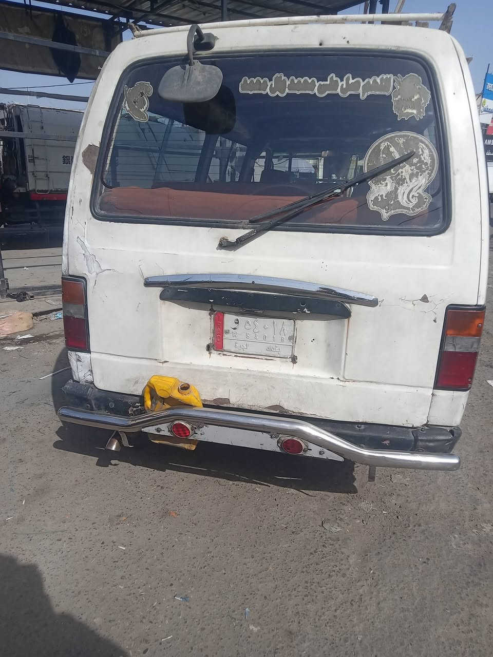 السلام عليكم السيارة نيسان موديل 92تحويل مباشر وعليها غرمات هيئه ومرور ملون نص سنويه نافذه لغايه شهر العاشر26كير ومكينه بنكو كاز جاهزه مال شغل سعرها 20بيه مجال بصيط العنوان الشعله رقم الهاتف ***********
