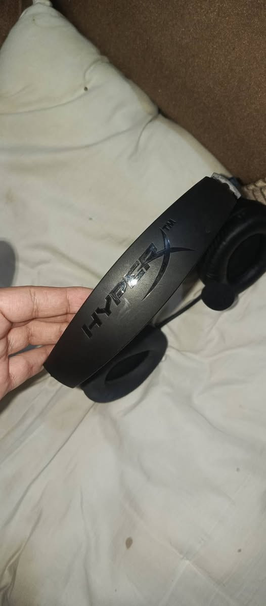 السلام عليكم هايبر اكس كلاود فلاي وايرلس RGB اخضر مايك خيالي تنشحن ساعتين او ساعه ونص تنطيك ٣٠ ساعه بدون اضائه و١٨ ساعه مع الاضائه فقط احد المخدات الجلد مسحته بيدي طلعت الاقماش لان شويه ذبت من الجلد وما حبيت مظهره فزلته المهم اني استخدمه على الاكس بوكس لعبة ببجي انطتني اداء ٧ من عشره سمعت بيه فديو tgltn لاعب البيسي اسمع تقريبا من سبع جهات بصوت واضح بنسبة ١٠٠ بالميه  حته المسافه مضبوطه فما اعرف الاداء الاقوى مالته بل pc او لا وعندي زم ابكس وماوس m800 pro وايرلس تشحنه مره وحده يكفيك ٥ ايام تقريبا وكيبورد ميكانيكي ريد سوج اعتقد حجم ٨٠ يمكن الي يفيده شي من هذول يكلي مكاني بابل


**إذا كنت صاحب هذا الإعلان وتريد حذفه لأي سبب، رجاءا أرسل رسالة إلى الدعم الفني**