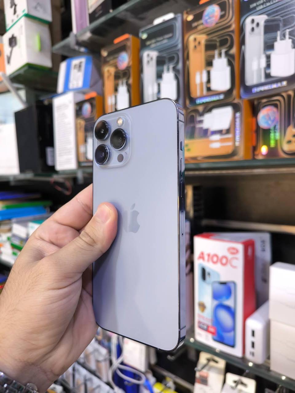 IPHONE 13 PROMAX 
Model #M نموذج 
COLOR BLUE SKY 
256 G - 1SIM - Esim
77% بطارية بلادي
ما مفتوح ولا شايف مصلح 
سعره 700 الف و بيه مجال قليل
العنوان كركوك - روناكي


**إذا كنت صاحب هذا الإعلان وتريد حذفه لأي سبب، رجاءا أرسل رسالة إلى الدعم الفني**