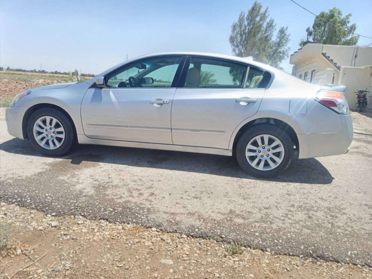 السلام عليكم نيسان موديل 2009 وارد خليجي بيهه قطعه وحده بس الباب الخلف السائق رقم سليمانيه مكينه كير تخم تاير كله بل شرط هزه سنويه تحويل ثاني يوم السعر المطلوب 118او بيهه مجال رقم الهاتف ***********
